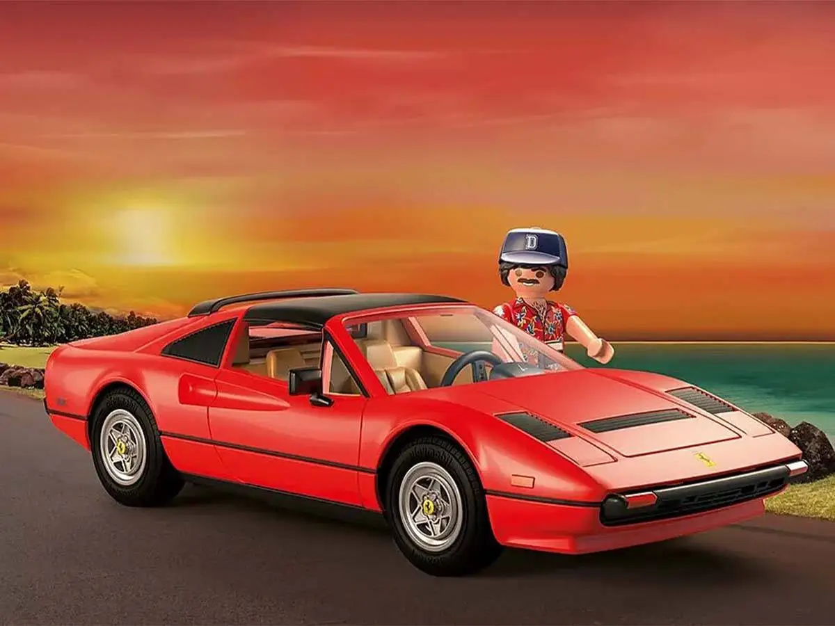Playmobil con un ferrari antiguo