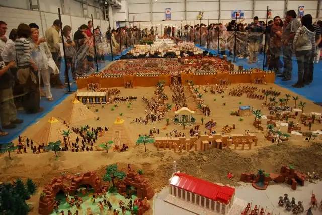 Foto de una parte de dentro de la exposición de Basbastro
